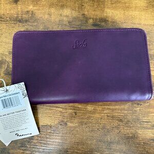 Sseko Zippered Wallet in Oiled Brambleberry